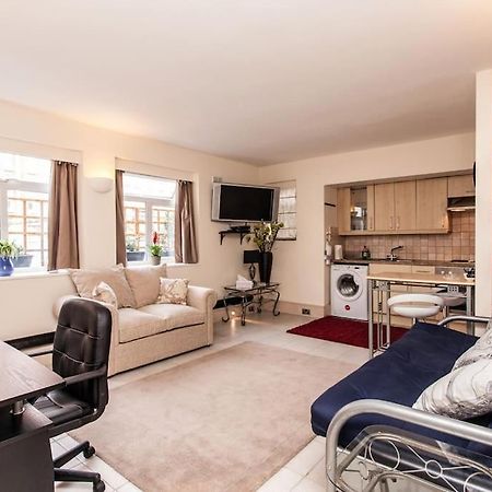 Awesome Apartment In The Heart Of Camden Town Londra Exterior foto