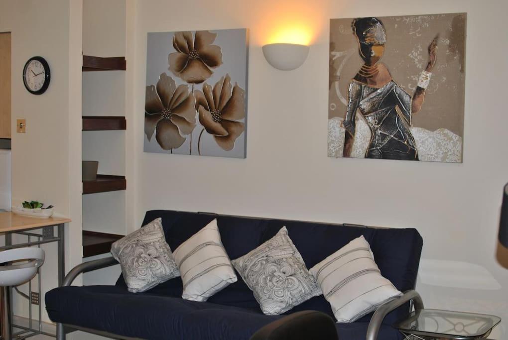 Awesome Apartment In The Heart Of Camden Town Londra Exterior foto