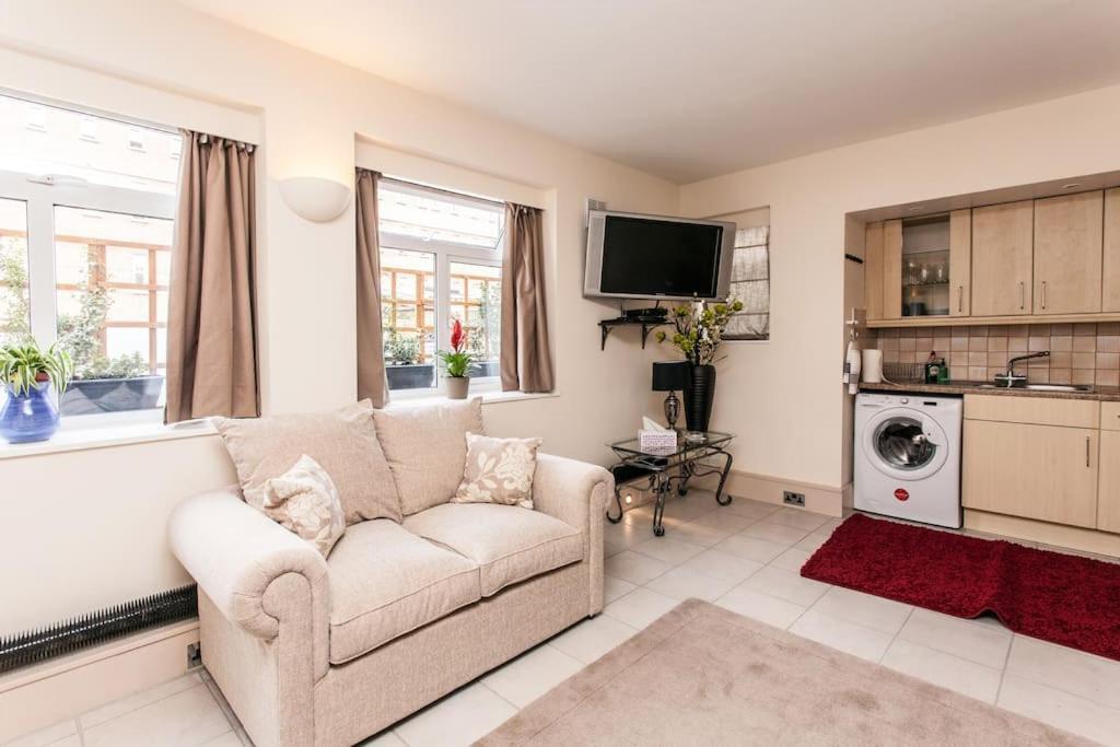 Awesome Apartment In The Heart Of Camden Town Londra Exterior foto