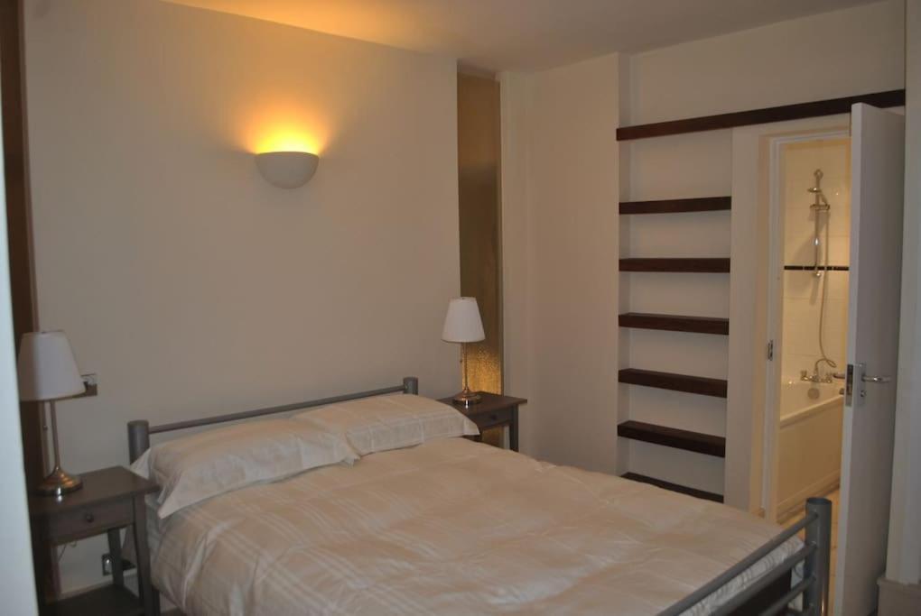 Awesome Apartment In The Heart Of Camden Town Londra Exterior foto