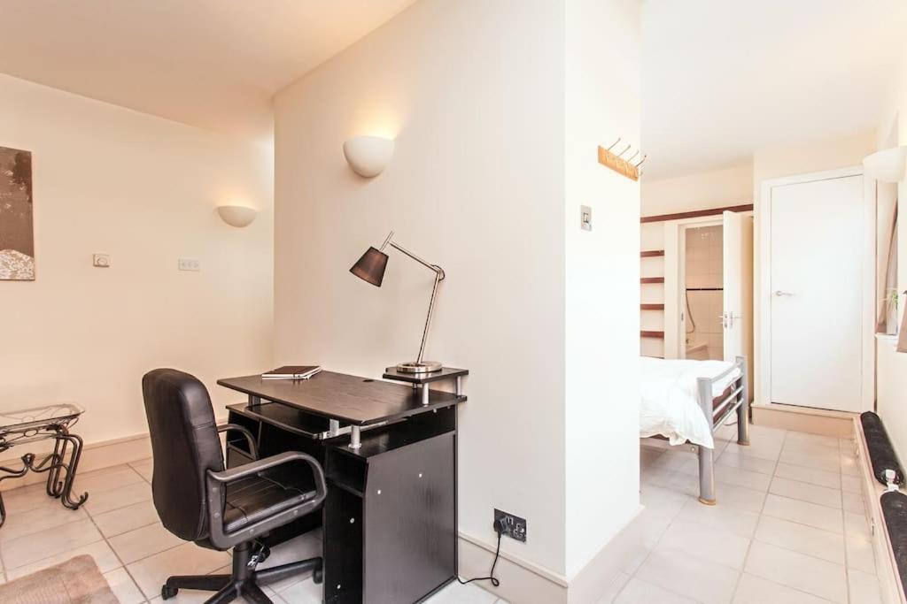 Awesome Apartment In The Heart Of Camden Town Londra Exterior foto