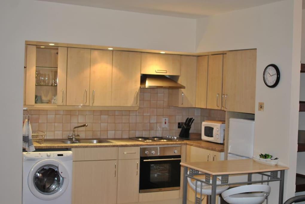Awesome Apartment In The Heart Of Camden Town Londra Exterior foto